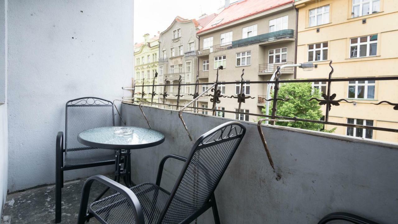 Apartment Four Year Seasons - Walkable To Centre, Metro And Riverside Prague Exterior photo